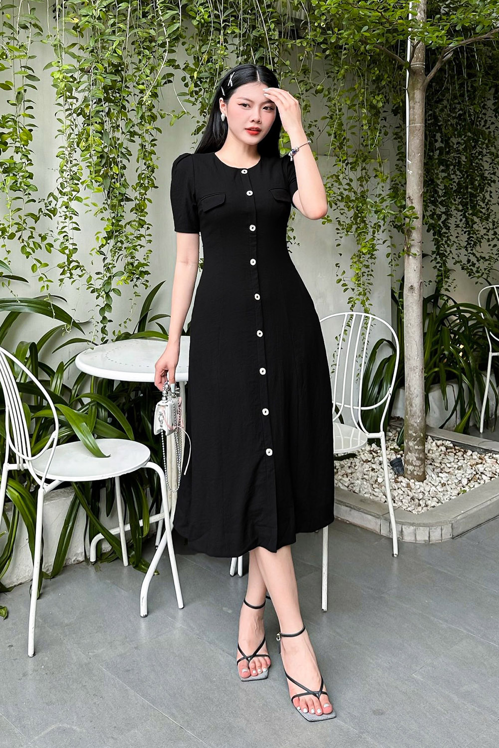 Đầm đen công sở dáng chữ A