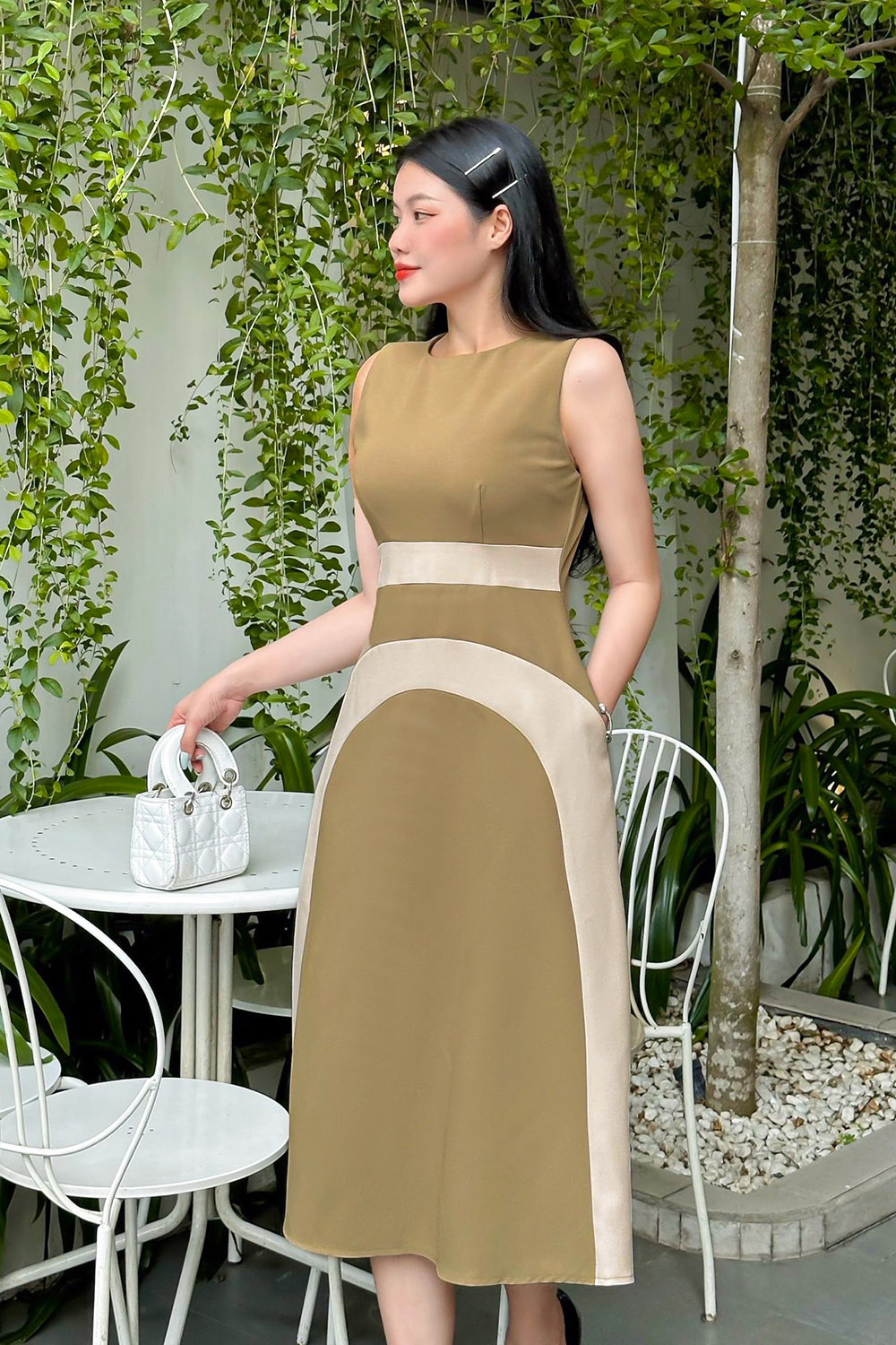 Đầm công sở dáng xòe sát nách