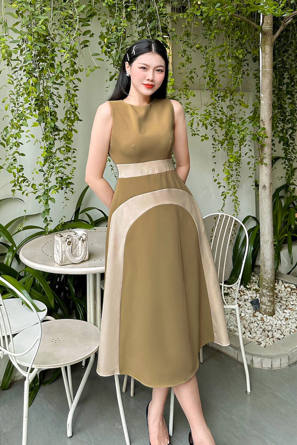 Đầm công sở dáng xòe sát nách