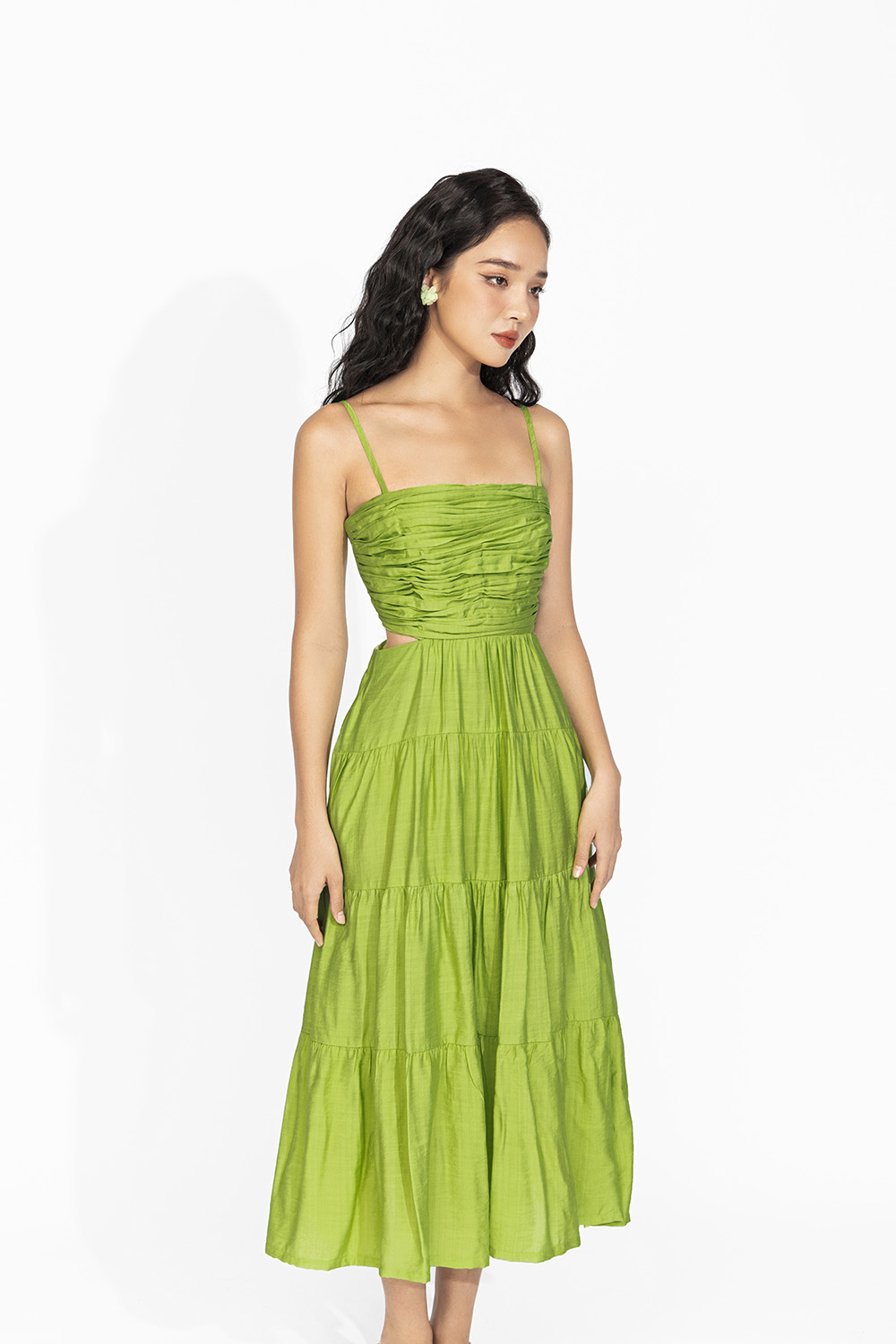 Đầm hai dây dáng xòe xếp tầng