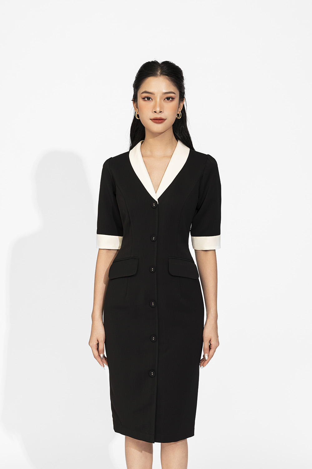 Đầm đen công sở dáng ôm cổ đan tông