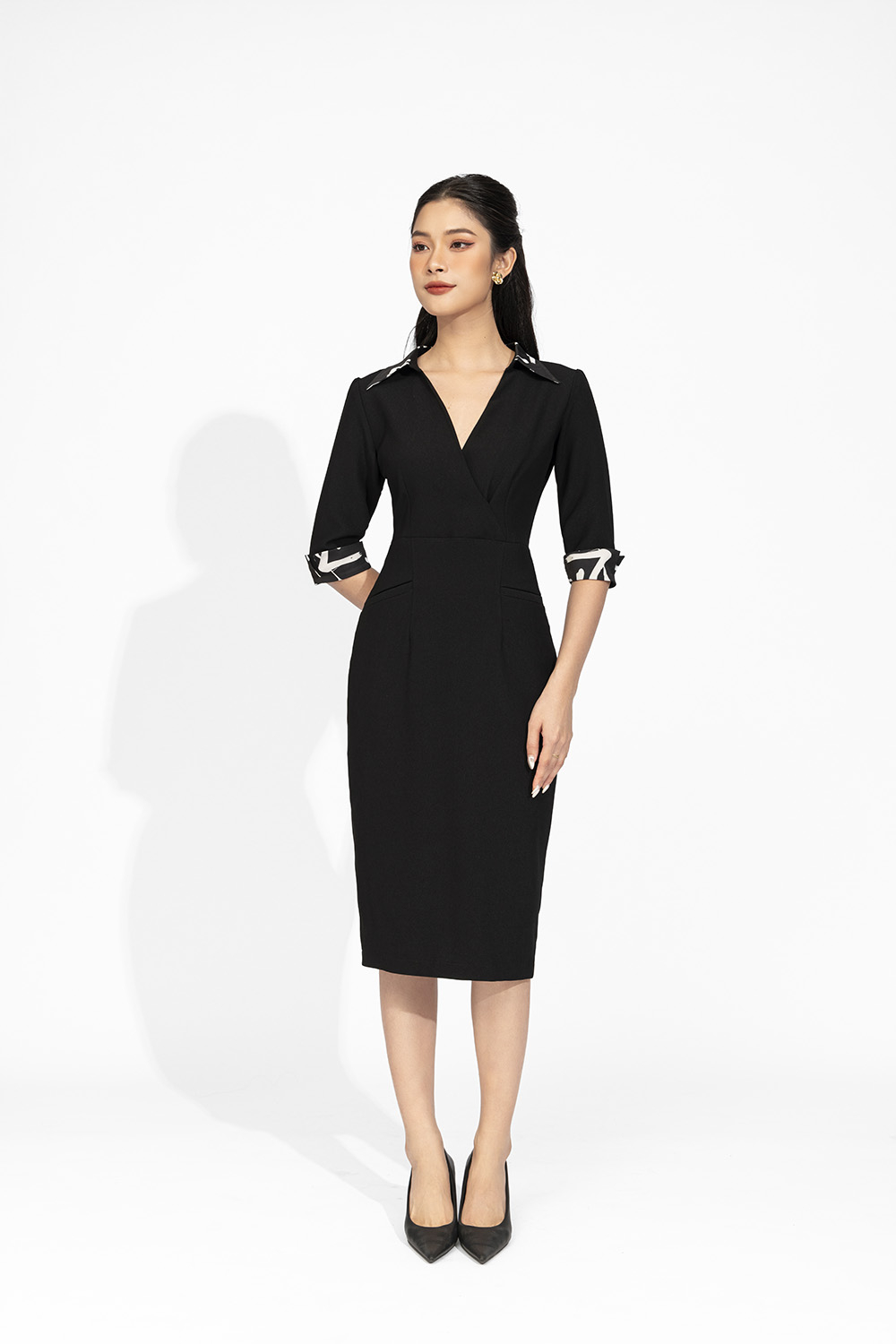 Đầm đen phối màu cổ sơ mi dáng ôm body