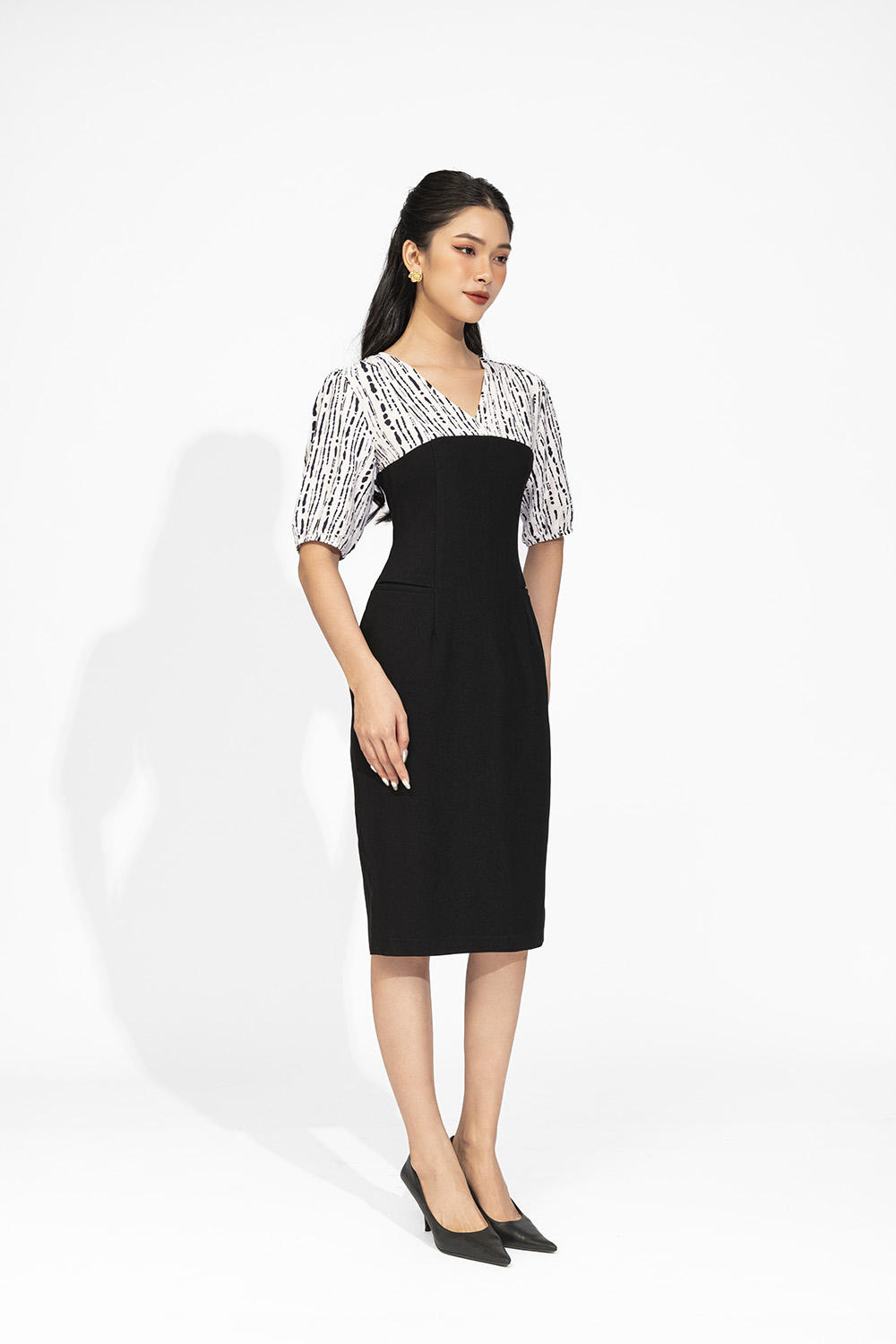 Đầm ôm công sở phối họa tiết