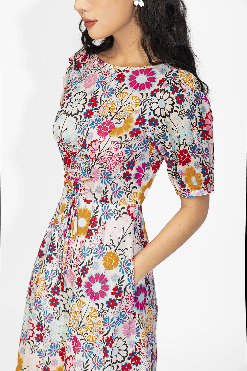 Đầm xòe hoa nhiều màu đan dây eo