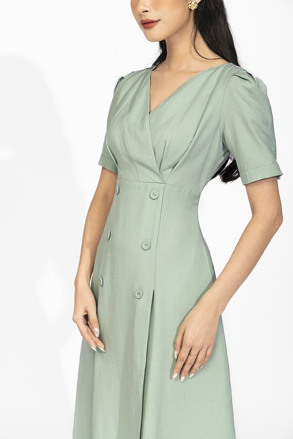 Đầm xanh xòe phối nút cổ chữ V tay ngắn