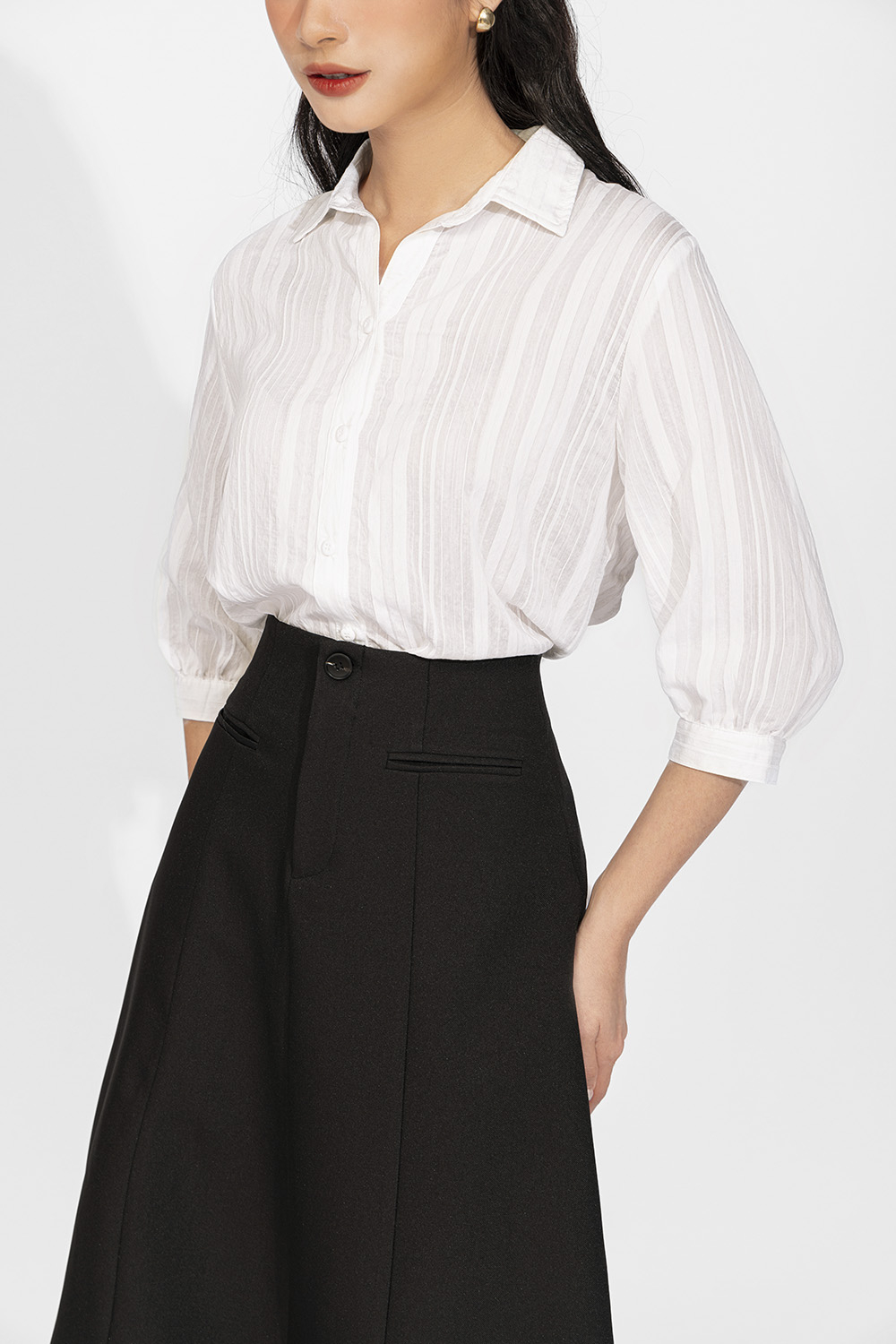 Áo sơ mi trắng tay lửng phồng nhẹ