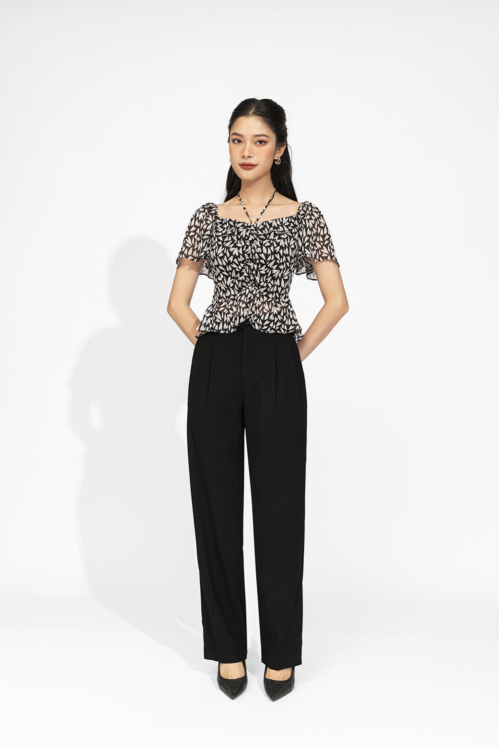 Áo kiểu họa tiết tay cánh tiên cổ phối nơ