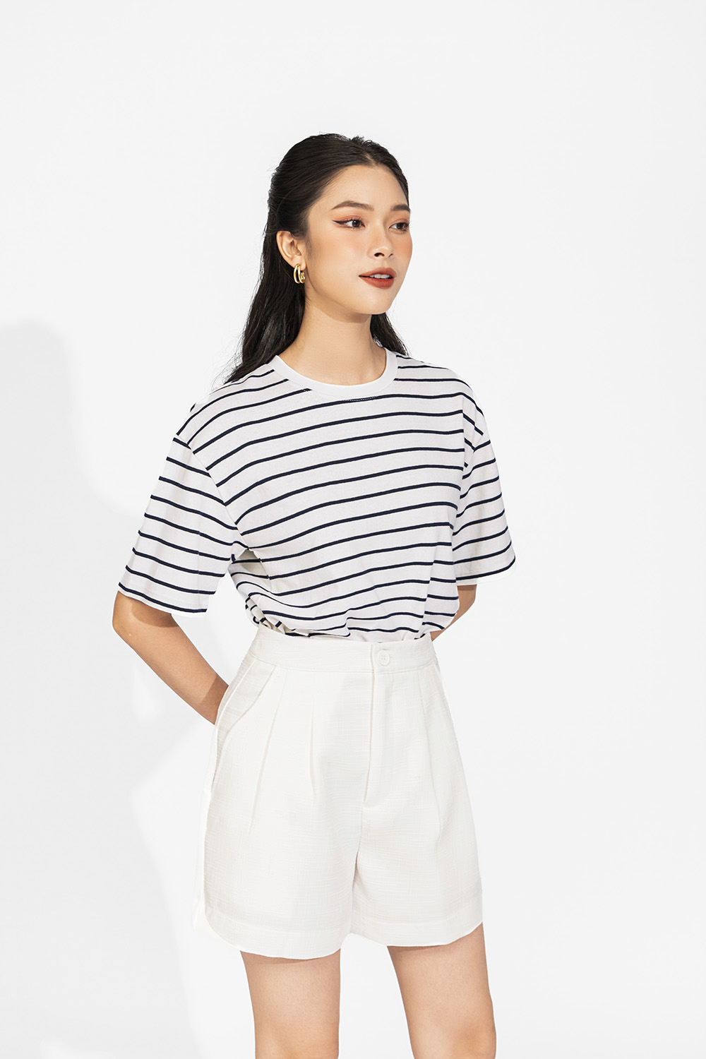 Áo thun nữ tay ngắn họa tiết kẻ ngang