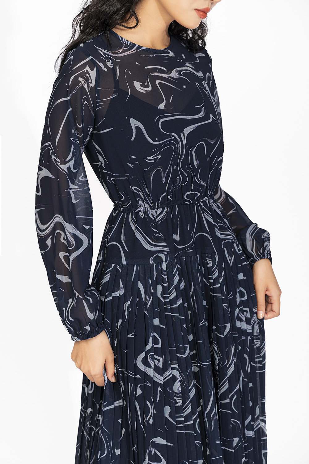 Đầm công sở dáng xòe họa tiết tay dài