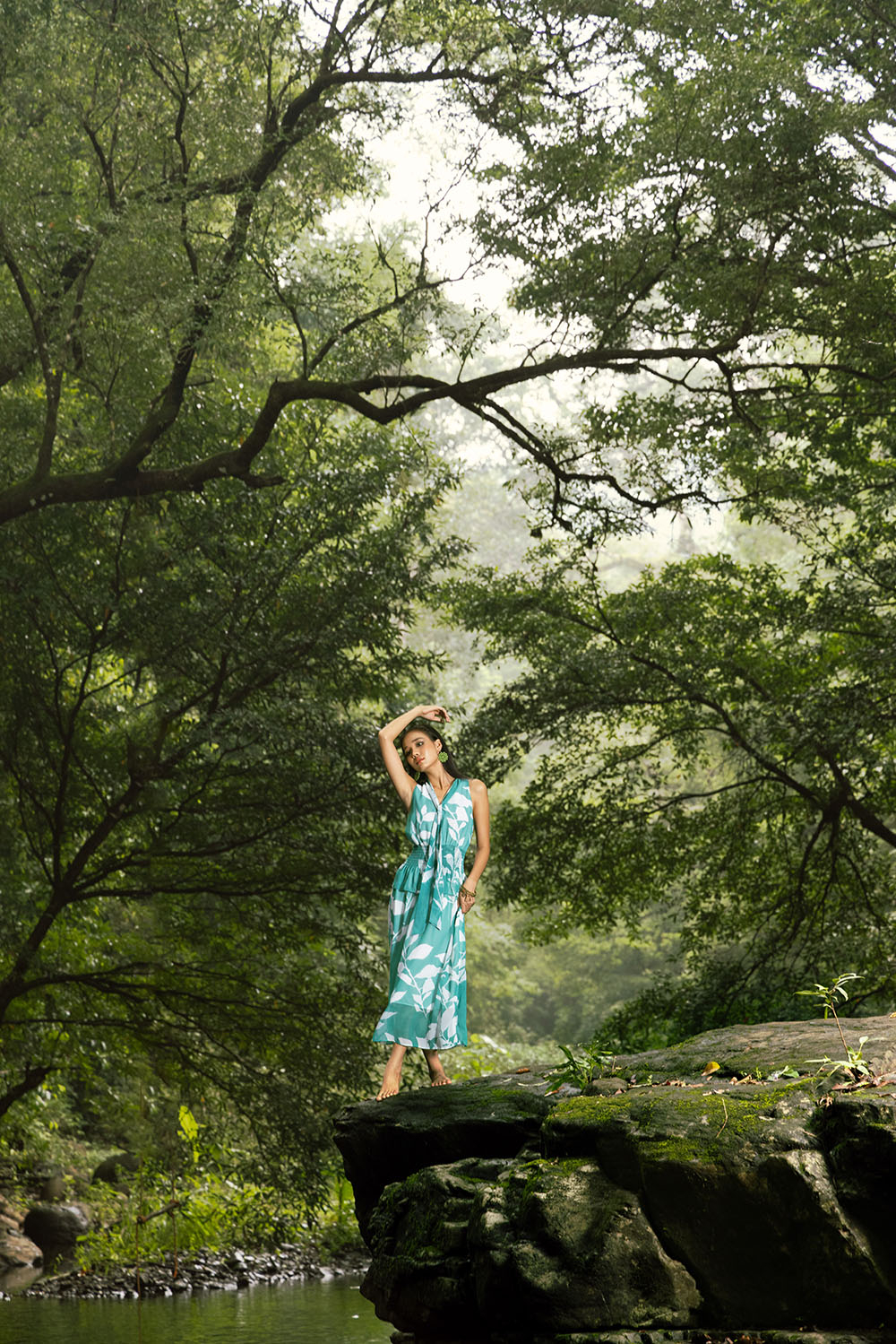 Đầm xòe peplum sát nách cổ phối nơ