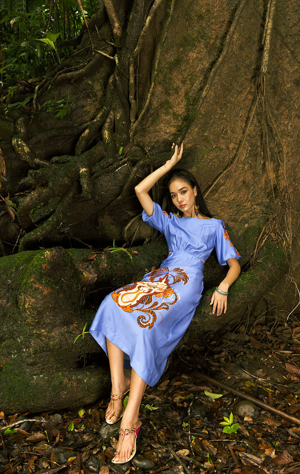 Đầm chữ a họa tiết eo cut-out