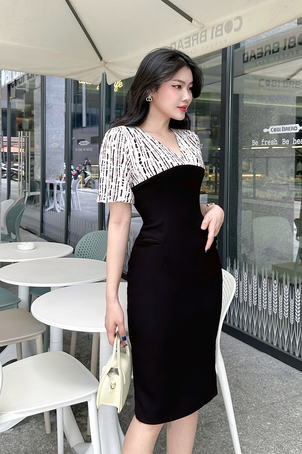 Đầm ôm công sở phối họa tiết