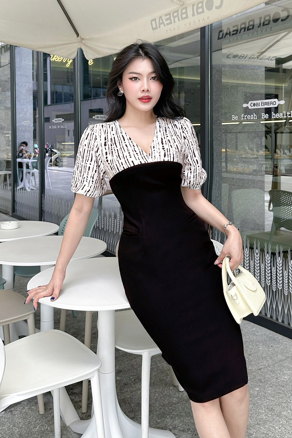 Đầm ôm công sở phối họa tiết