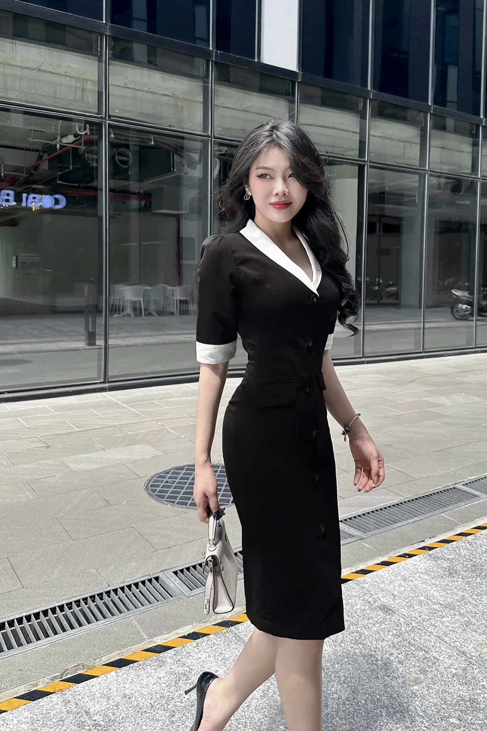 Đầm đen công sở dáng ôm cổ đan tông