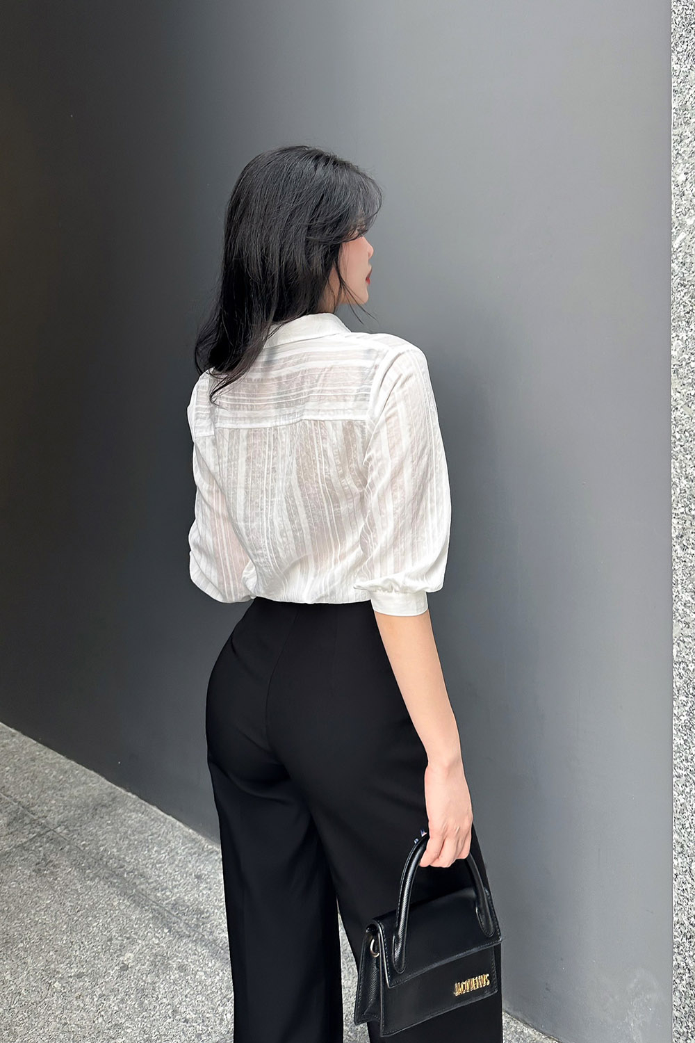 Áo sơ mi trắng tay lửng phồng nhẹ