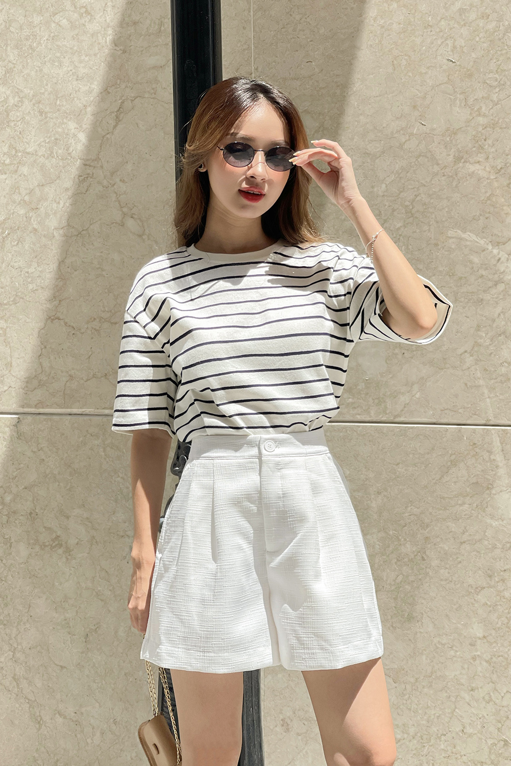 Áo thun nữ tay ngắn họa tiết kẻ ngang