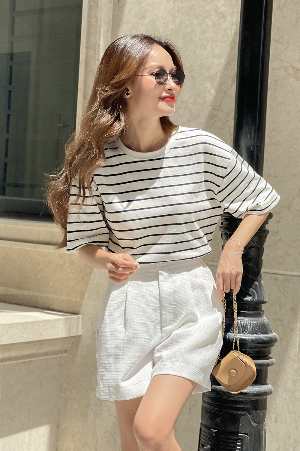 Áo thun nữ tay ngắn họa tiết kẻ ngang