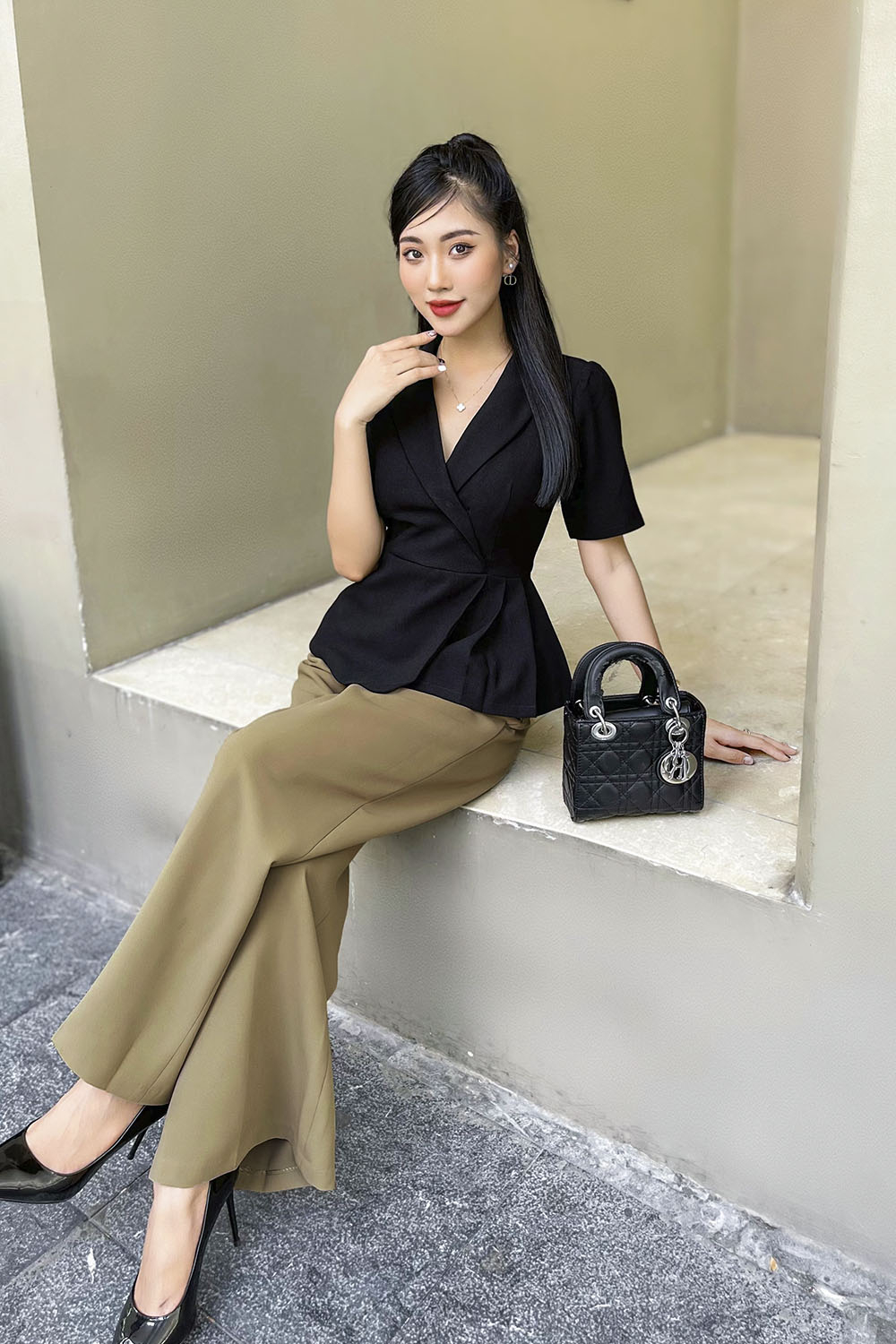 Áo kiểu nữ peplum màu đen