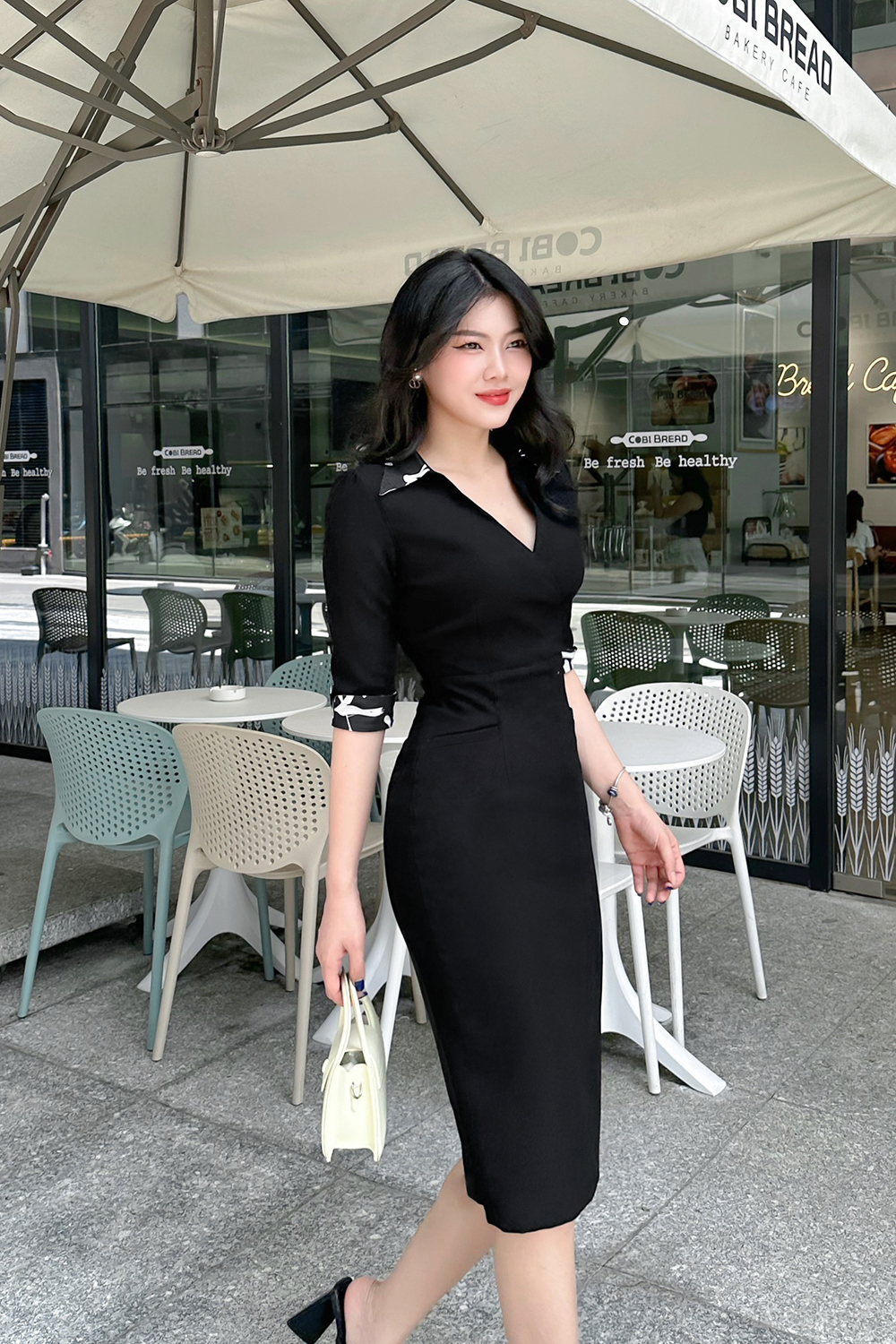 Đầm đen phối màu cổ sơ mi dáng ôm body