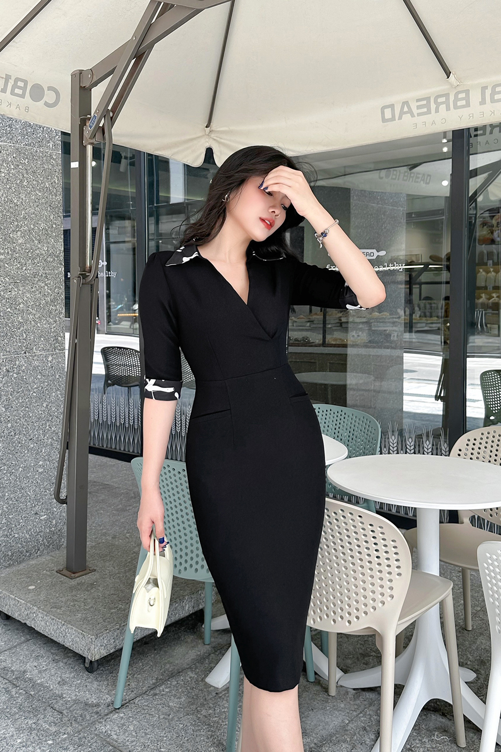 Đầm đen phối màu cổ sơ mi dáng ôm body