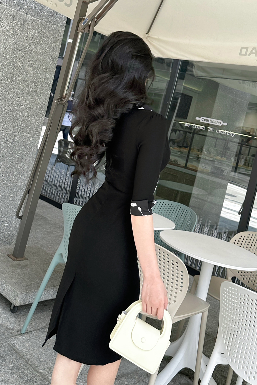 Đầm đen phối màu cổ sơ mi dáng ôm body