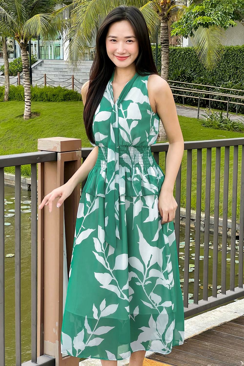 Đầm xòe peplum sát nách cổ phối nơ