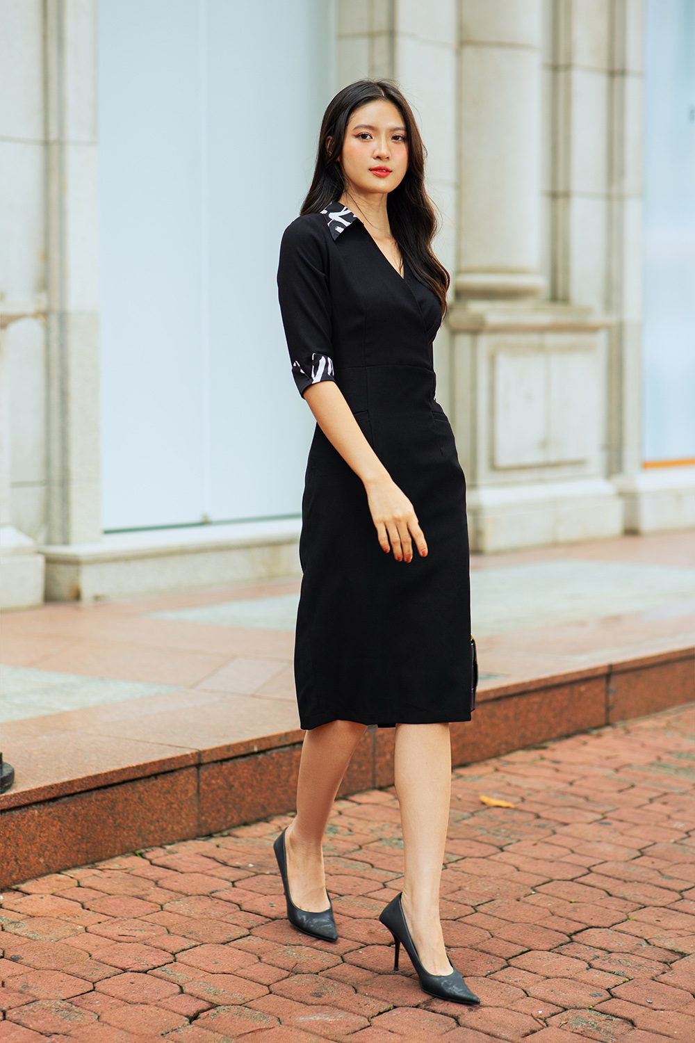 Đầm đen phối màu cổ sơ mi dáng ôm body