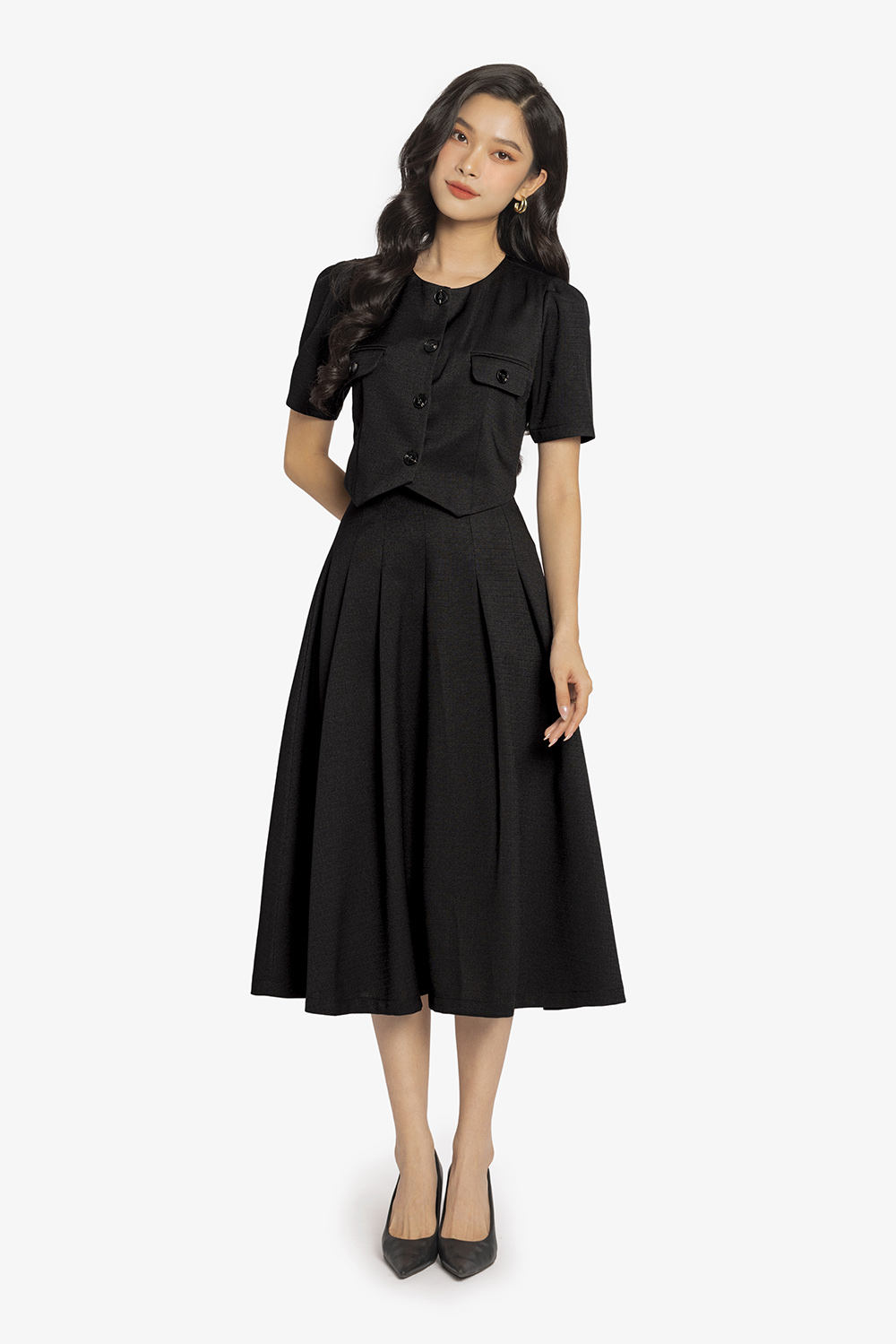 Áo croptop đen tay ngắn cổ tròn