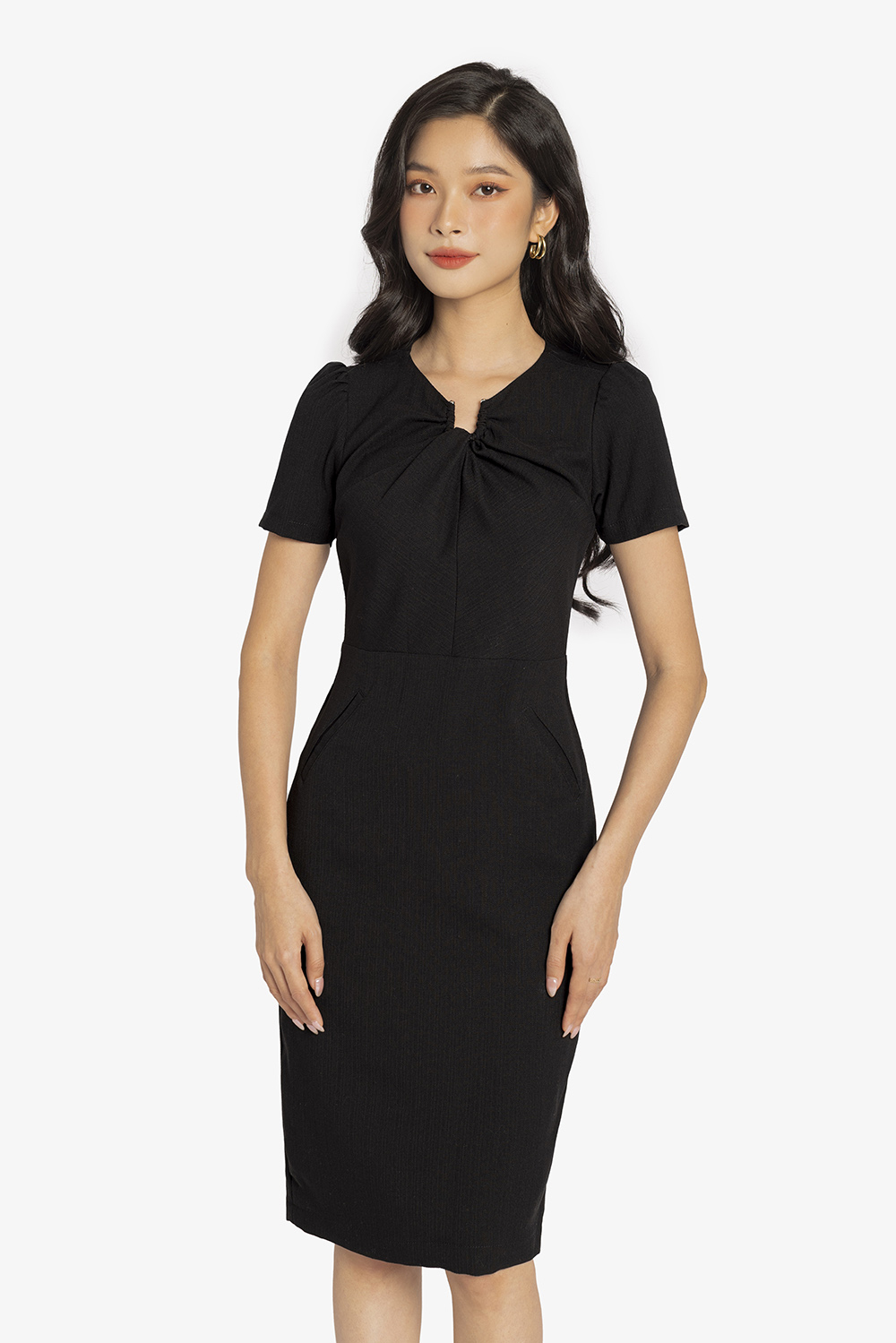 Đầm công sở màu đen dáng ôm cổ cách điệu KK140-08 | Thời trang công sở K&K  Fashion