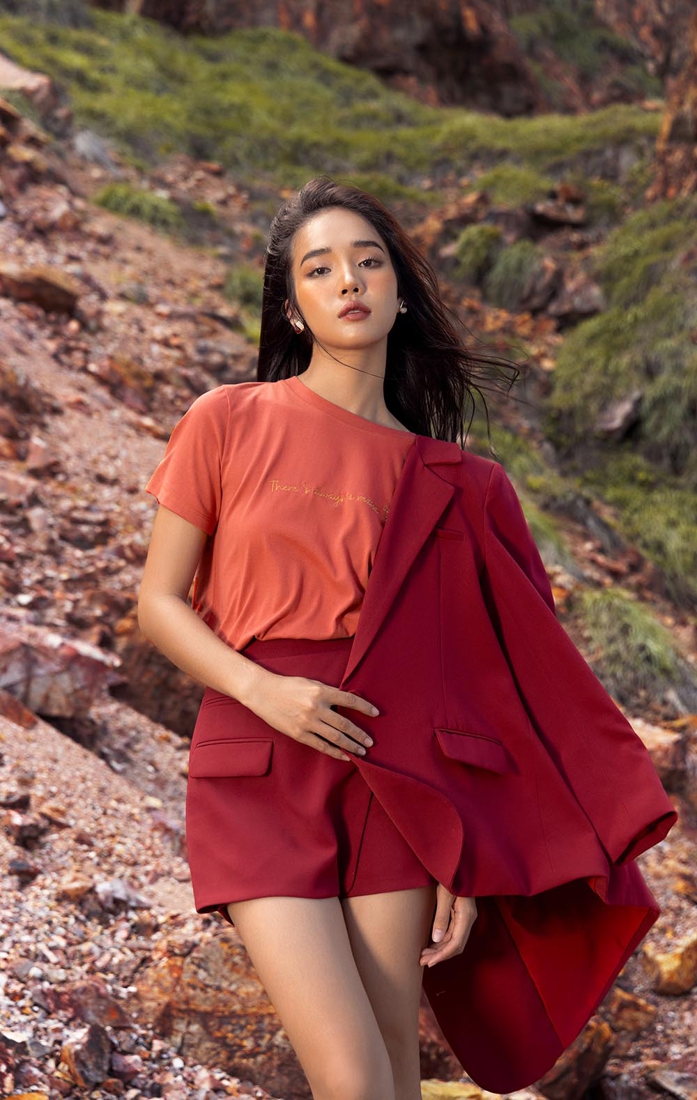 Áo thun nữ tay ngắn cổ tròn basic