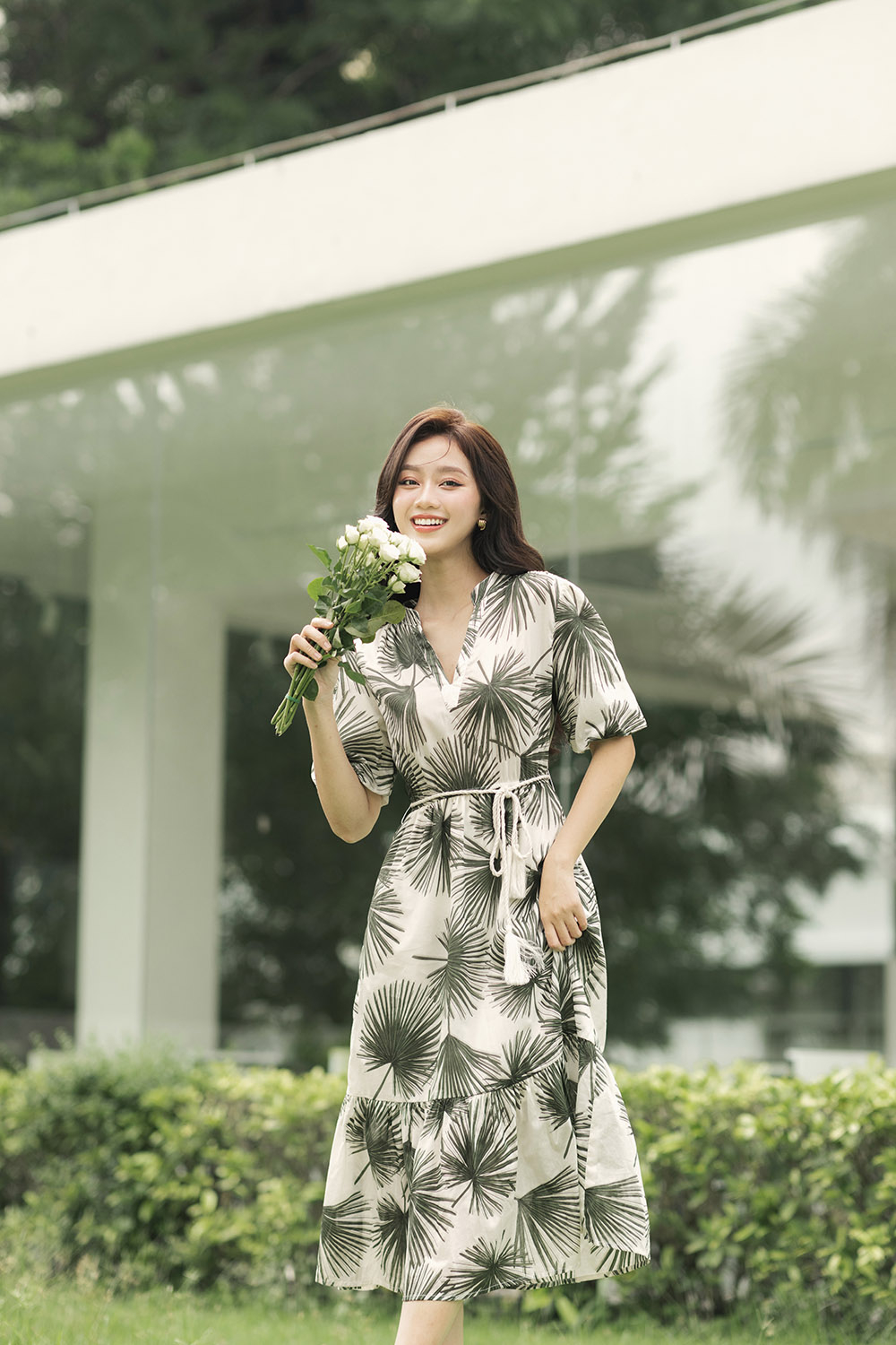 Đầm công sở cổ V dáng xòe đuôi cá