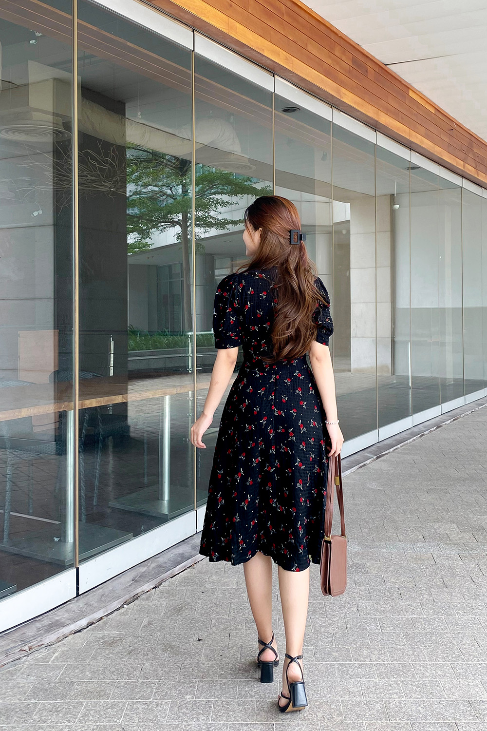 Đầm xòe đen công sở họa tiết hoa nhí