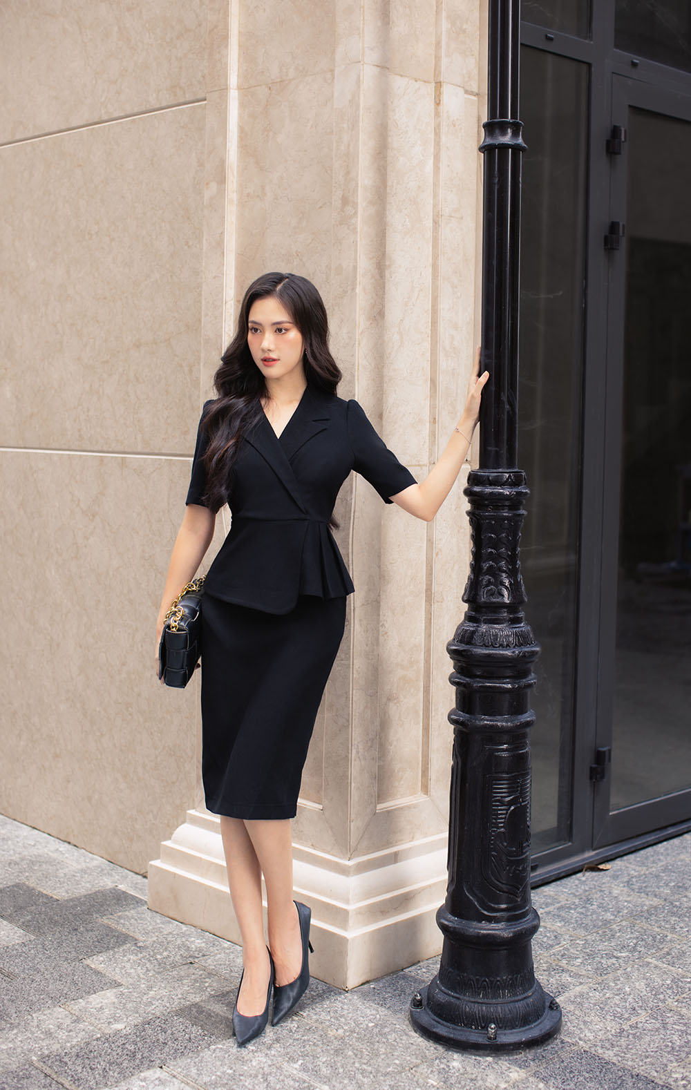 Đầm công sở peplum màu đen dáng ôm KK161-01