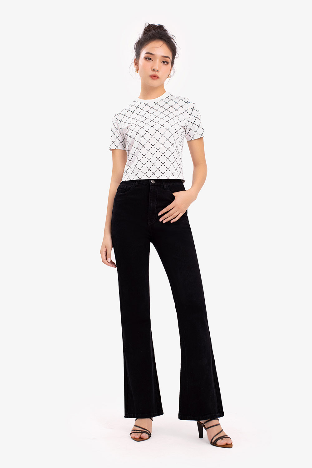 Quần jeans dài lưng cao ống loe màu đen