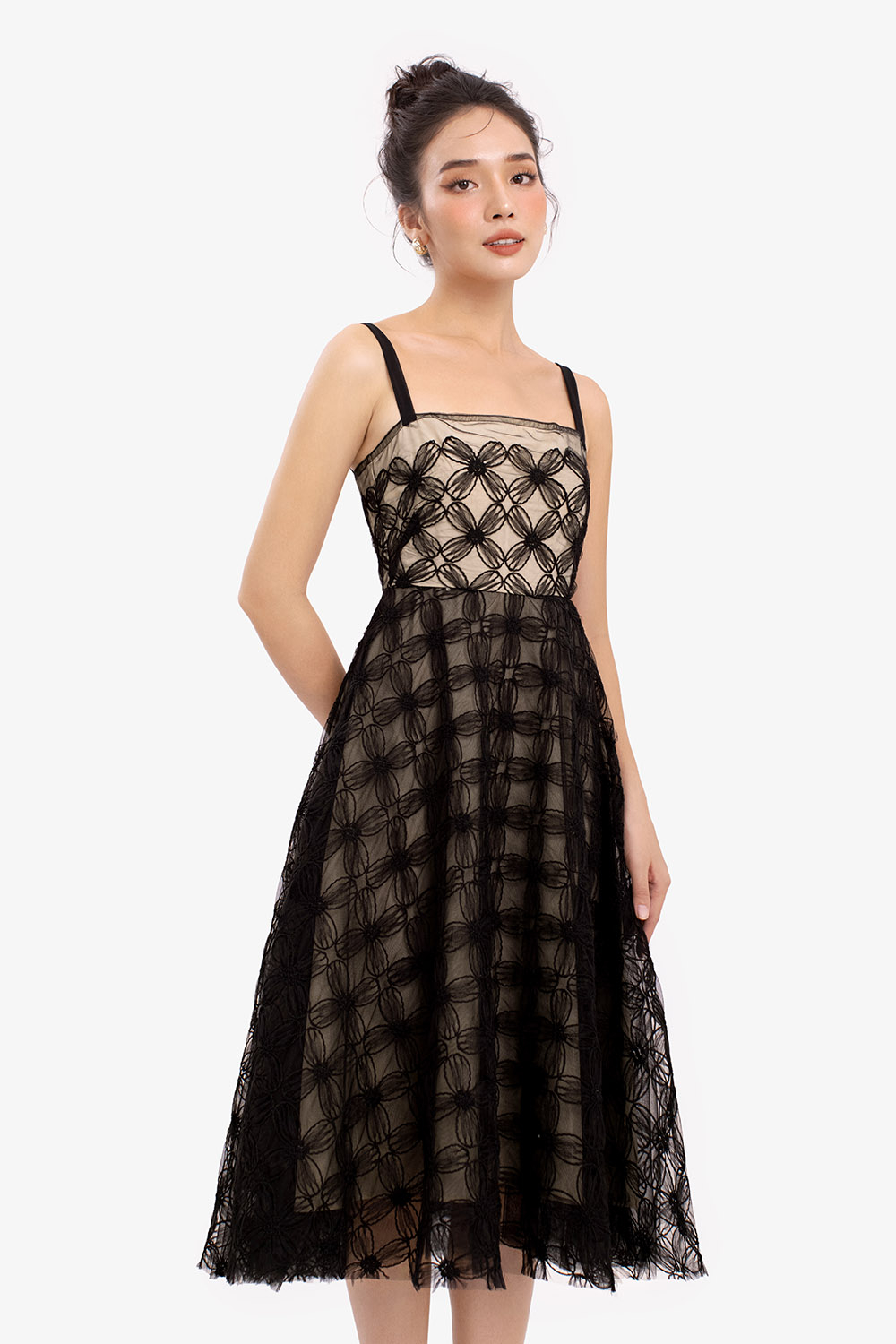 Đầm ren dự tiệc hai dây dáng xòe bồng