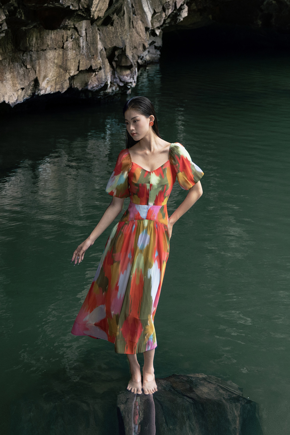 Đầm xoè loang màu tay phồng