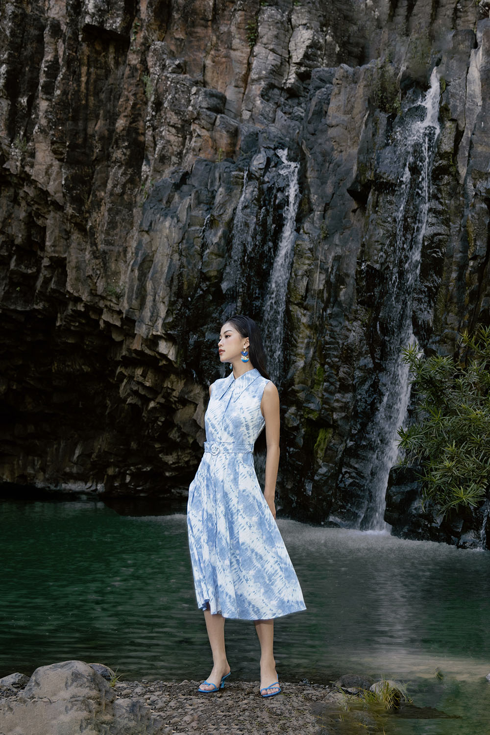 Đầm xanh công sở sát nách dáng xòe cổ sơ mi KK162-10