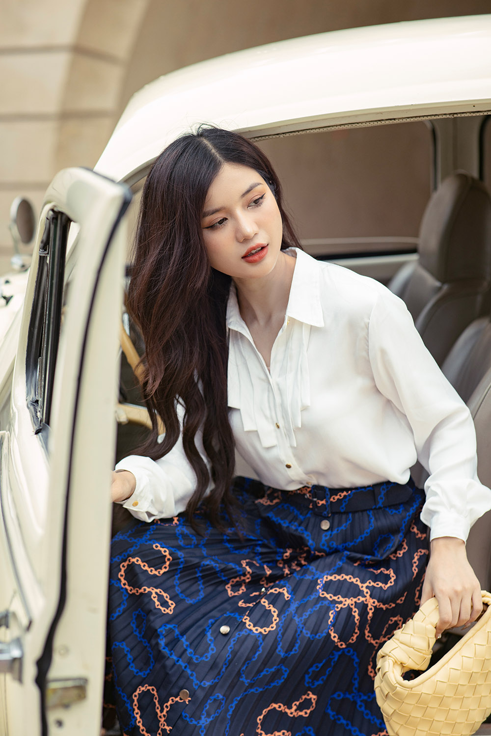 Áo sơ mi trắng nữ tay dài xếp ly cổ