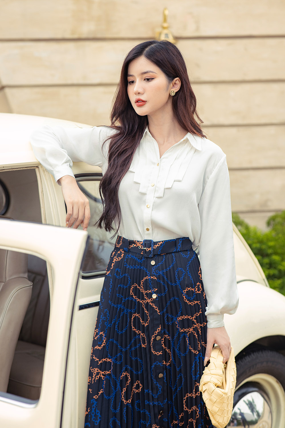 Áo sơ mi trắng nữ tay dài xếp ly cổ