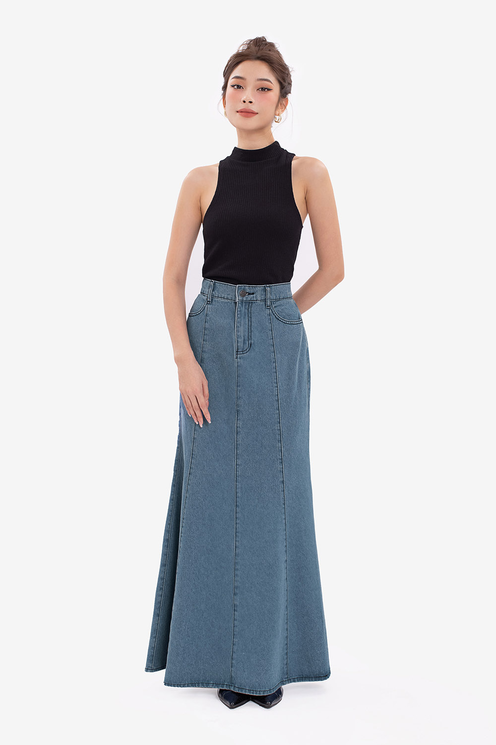 Áo thun nữ sát nách cổ lọ màu đen