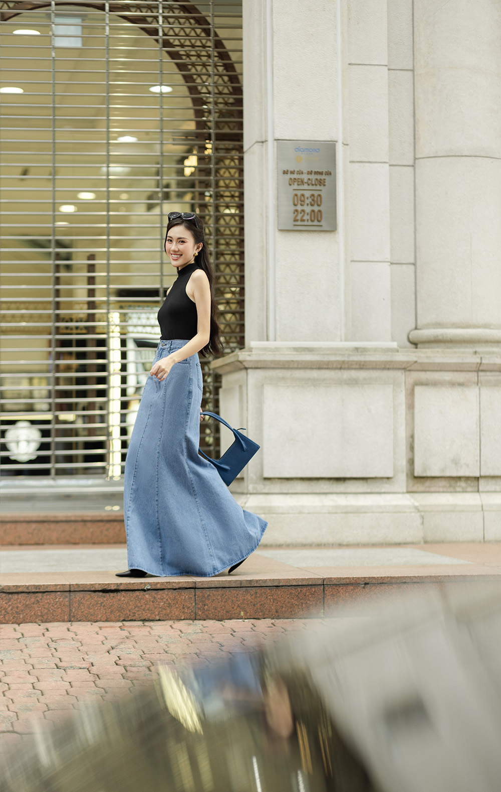 Váy yếm jean - mẫu váy hack tuổi mà nàng không nên bỏ lỡ | IVY moda