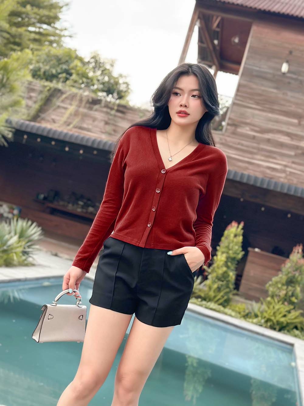 Quần short nữ màu đen lưng cao