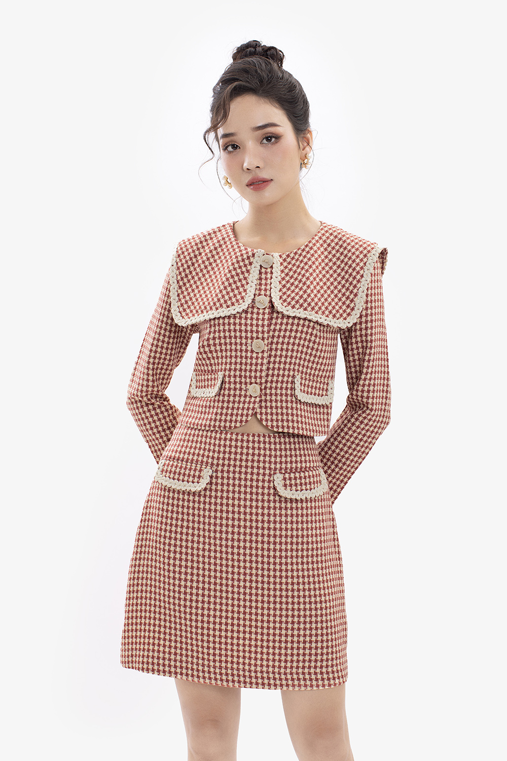 Áo khoác nữ dáng lửng cổ cánh sen