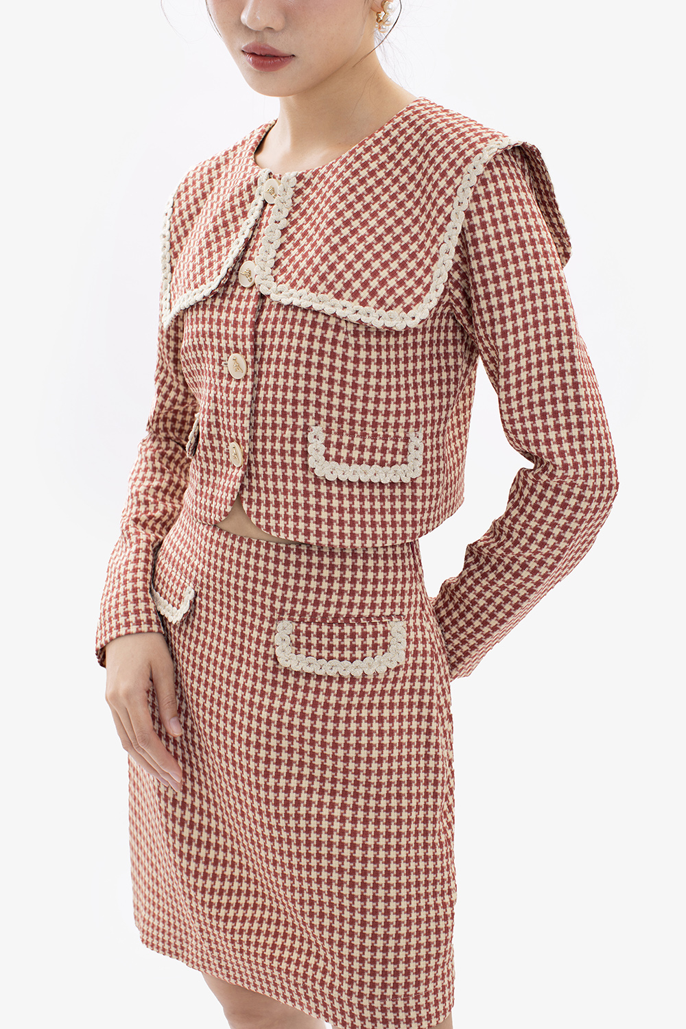 Áo khoác nữ dáng lửng cổ cánh sen