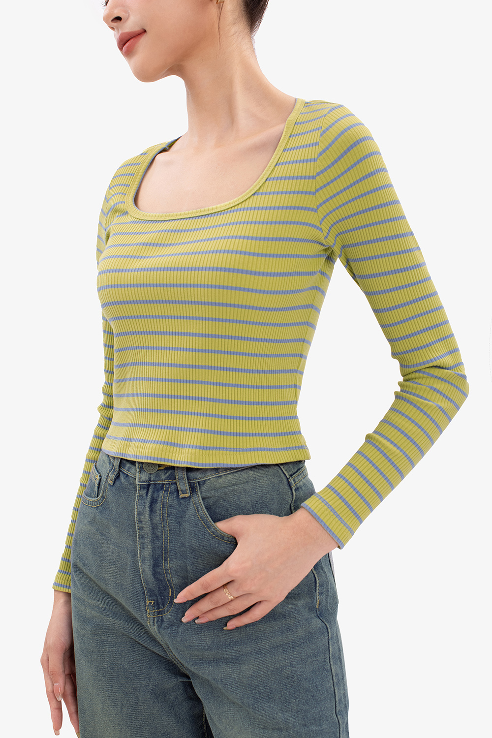 Áo thun nữ croptop sọc ngang tay dài