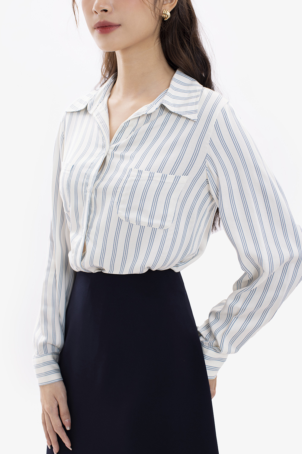 Áo sơ mi trắng công sở nữ họa tiết kẻ sọc