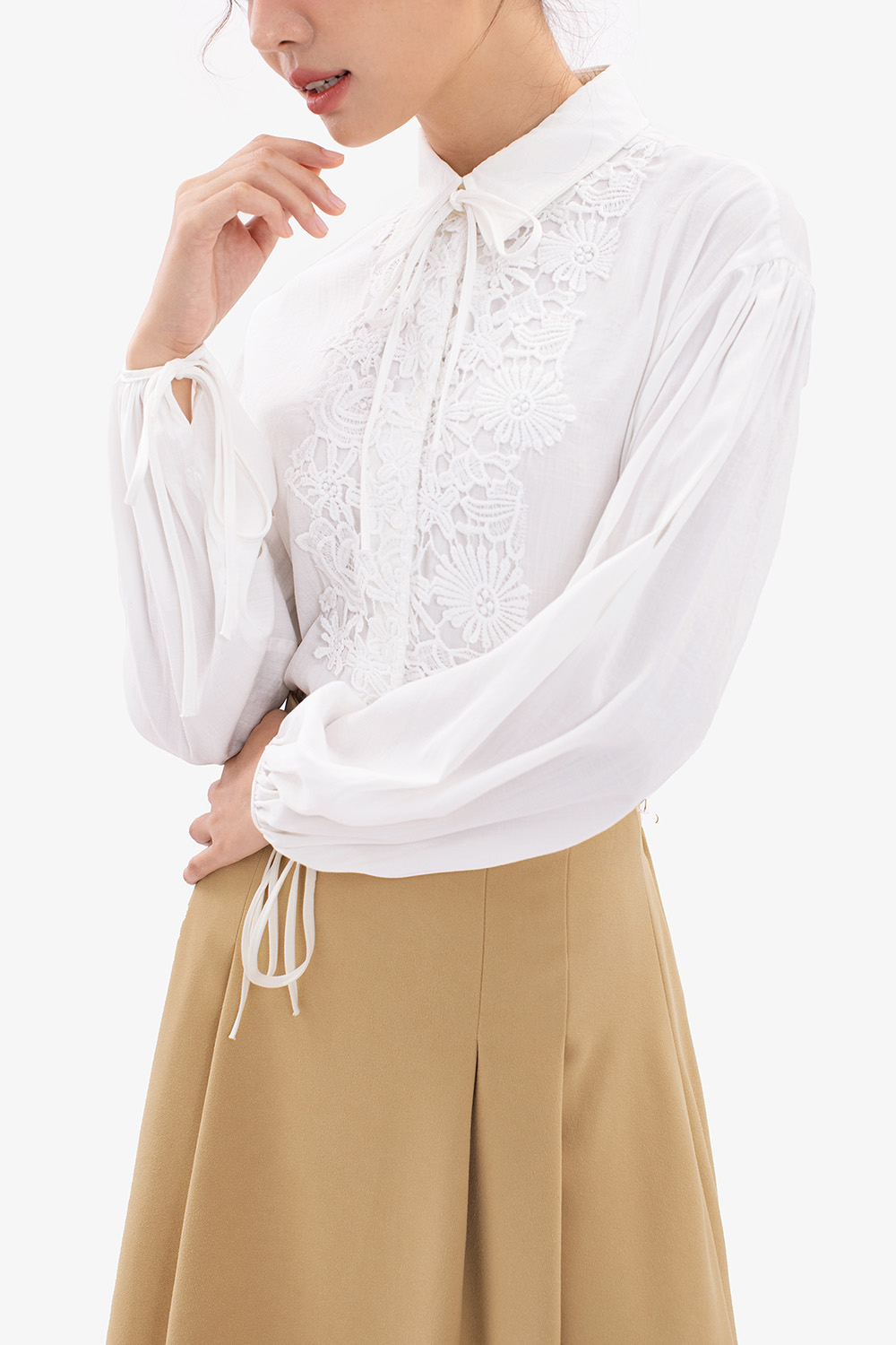 Áo sơ mi nữ trắng phối ren thắt nơ