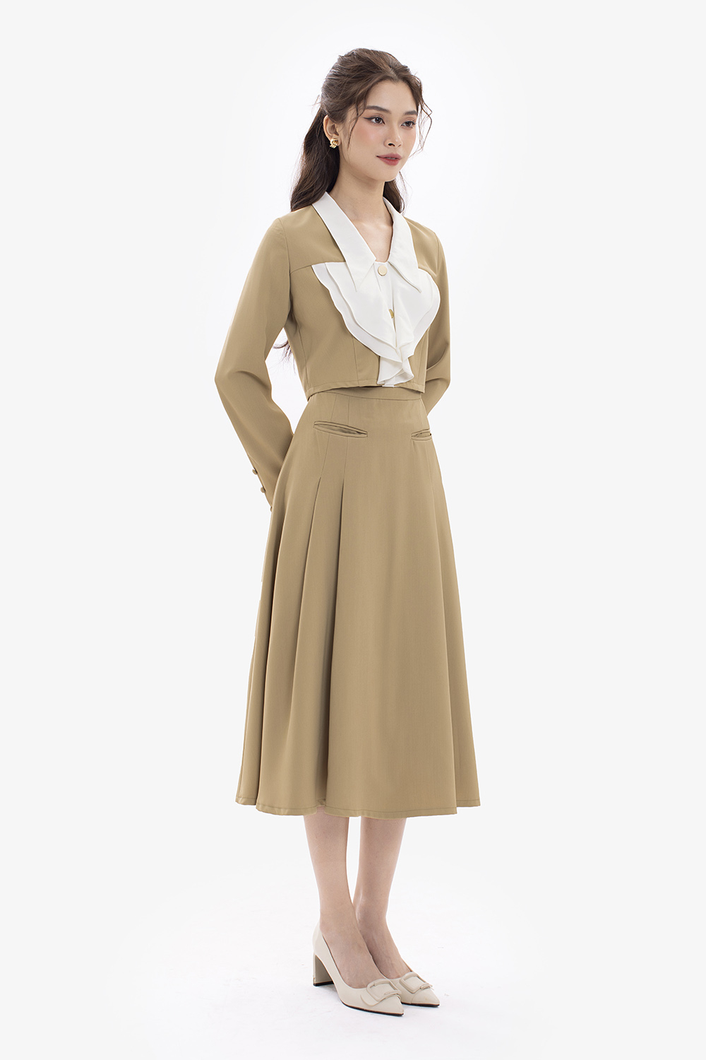 Áo kiểu cổ sen nhọn phối bèo tay dài