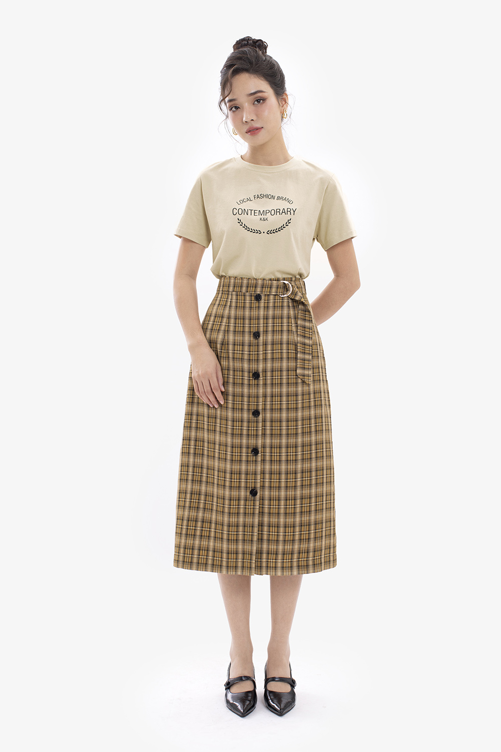 Áo thun nữ phom rộng màu kem