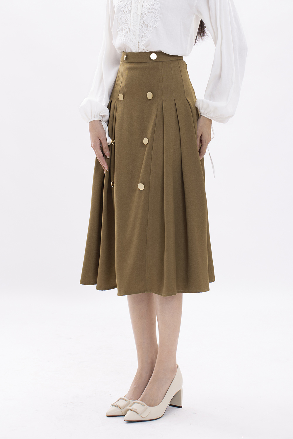 Chân váy dáng xòe chữ a xếp ly đính nút